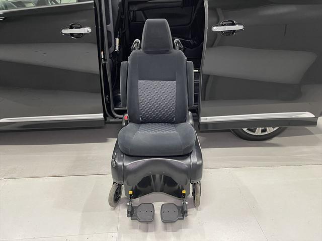 ヴェルファイア 福祉車両・後席脱着リフトUPシート・7人乗・走行21千K・4WD・左電動スライドドア・電動脱着車椅子シート・後席フリップダウンモニター・TV・ナビ・Bカメラ・プッシュスタート・スマートキー・ETC(3枚目)
