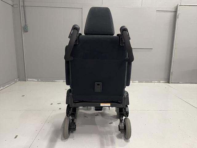 ヴェルファイア 福祉車両・後席脱着リフトUPシート・7人乗・走行21千K・4WD・左電動スライドドア・電動脱着車椅子シート・後席フリップダウンモニター・TV・ナビ・Bカメラ・プッシュスタート・スマートキー・ETC(5枚目)