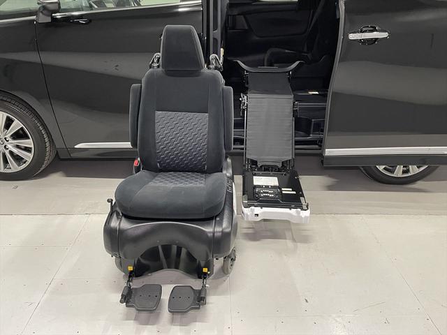 ヴェルファイア 福祉車両・後席脱着リフトUPシート・7人乗・走行21千K・4WD・左電動スライドドア・電動脱着車椅子シート・後席フリップダウンモニター・TV・ナビ・Bカメラ・プッシュスタート・スマートキー・ETC(9枚目)