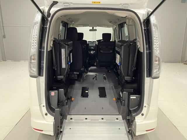 セレナ ハイウェイスター 福祉車両・手動スロープ・1台積・7人乗・S-HV・車イス2列目乗車仕様・リクライニング車イス乗車カノウ・ナビ・TV・インテリキー・プッシュスタート・ニールダウン・電動ウィンチセカンド(3枚目)