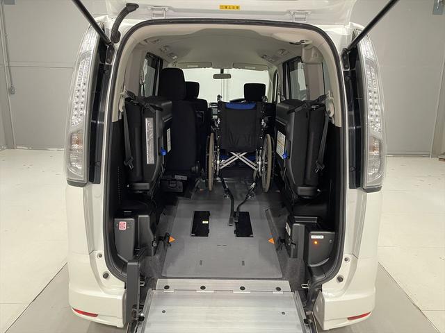 セレナ ハイウェイスター 福祉車両・手動スロープ・1台積・7人乗・S-HV・車イス2列目乗車仕様・リクライニング車イス乗車カノウ・ナビ・TV・インテリキー・プッシュスタート・ニールダウン・電動ウィンチセカンド(5枚目)