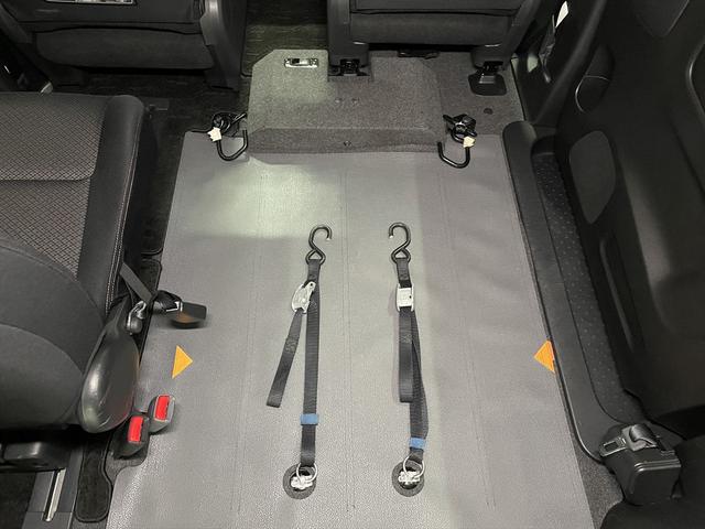 セレナ ハイウェイスター 福祉車両・手動スロープ・1台積・7人乗・S-HV・車イス2列目乗車仕様・リクライニング車イス乗車カノウ・ナビ・TV・インテリキー・プッシュスタート・ニールダウン・電動ウィンチセカンド(13枚目)