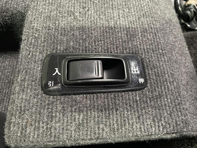 セレナ ハイウェイスター 福祉車両・手動スロープ・1台積・7人乗・S-HV・車イス2列目乗車仕様・リクライニング車イス乗車カノウ・ナビ・TV・インテリキー・プッシュスタート・ニールダウン・電動ウィンチセカンド(21枚目)