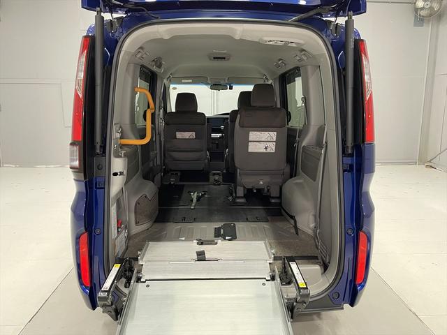 プラチナ保証付きのお車は、安心の２４時間３６５日全国対応ロードサービス付き！保証費用は本体価格込みです。介護タクシーやデイサービスの事業用車両も、もしもの時に安心。