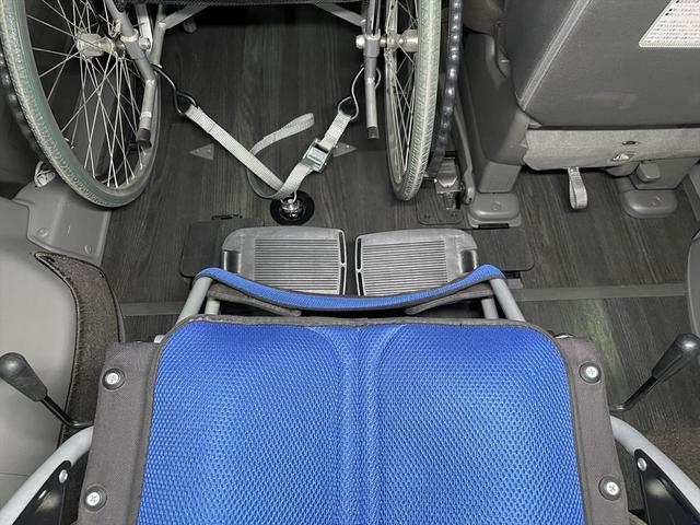 当社は福祉車両を見て・触れて・選べる中古福祉車両専門店。営業・メンテナンススタッフは有資格者です。車椅子のまま乗れる車や車いす固定など、福祉車両のことは福祉車両のたすかるにお任せください！