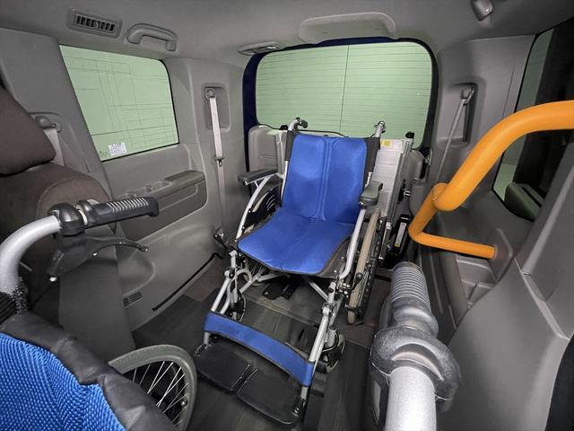 ※車イス・ストレッチャーは車両には付いていません。