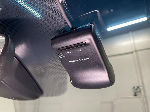 納車時１２項目を新品交換で安心！１年間４０６項目の全国対応保証付き。中古福祉車両のトラブルをカバー、車いす固定装置も安心。※一部保証対象外あり。（事業用車両も対応）