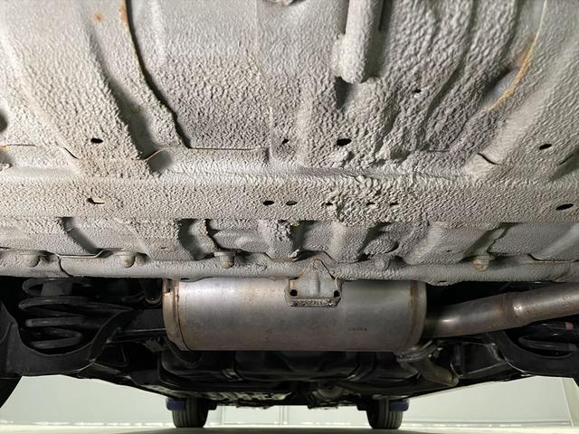 資格保有者が多数在籍。お客様の声にじっくり耳を傾け、車いすの形状や体格に合ったご提案をします。介護タクシーやデイサービスなど事業用車両のご相談も、たすかるにお任せ！