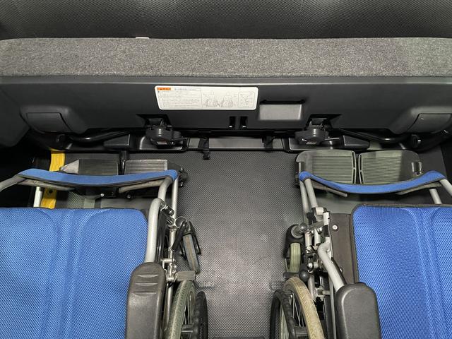 ハイエースコミューター 福祉車両・電動リフター・4台積・9人乗・走行58千K・Dタイプ・ワンオーナー・TV・ナビ・Bモニター・左オートステップ・アシストグリップ・キーレス・電動車イス固定装置4台・セカンドシート折り畳み仕様(15枚目)