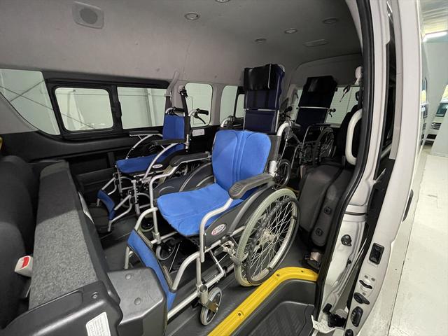 ハイエースコミューター 福祉車両・電動リフター・4台積・9人乗・走行58千K・Dタイプ・ワンオーナー・TV・ナビ・Bモニター・左オートステップ・アシストグリップ・キーレス・電動車イス固定装置4台・セカンドシート折り畳み仕様(19枚目)