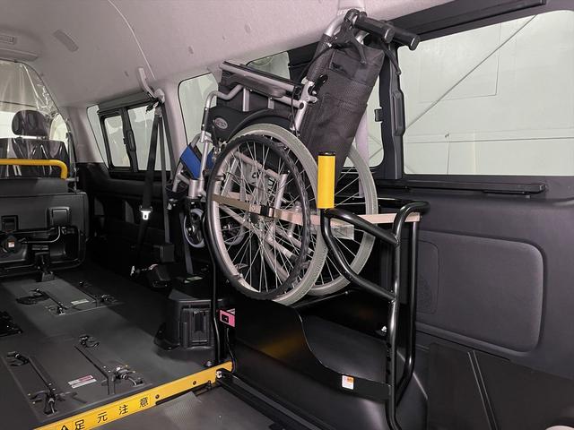 ハイエースコミューター 福祉車両・電動リフター・4台積・9人乗・走行58千K・Dタイプ・ワンオーナー・TV・ナビ・Bモニター・左オートステップ・アシストグリップ・キーレス・電動車イス固定装置4台・セカンドシート折り畳み仕様(25枚目)