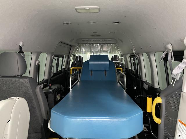 ハイエースコミューター 福祉車両・電動リフター・4台積・9人乗・走行58千K・Dタイプ・ワンオーナー・TV・ナビ・Bモニター・左オートステップ・アシストグリップ・キーレス・電動車イス固定装置4台・セカンドシート折り畳み仕様(27枚目)