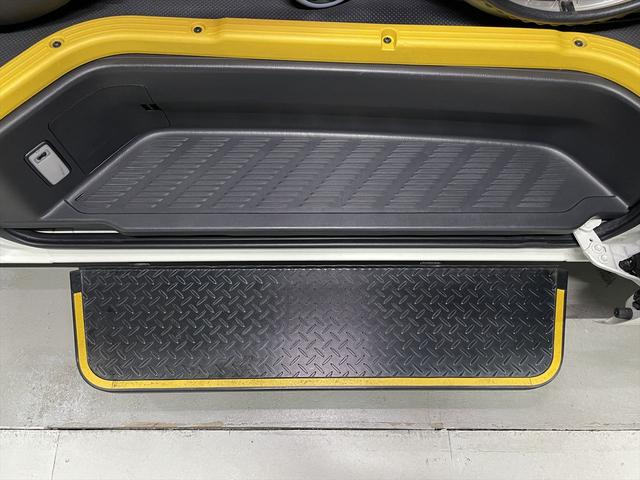 ハイエースコミューター 福祉車両・電動リフター・4台積・9人乗・走行58千K・Dタイプ・ワンオーナー・TV・ナビ・Bモニター・左オートステップ・アシストグリップ・キーレス・電動車イス固定装置4台・セカンドシート折り畳み仕様(32枚目)