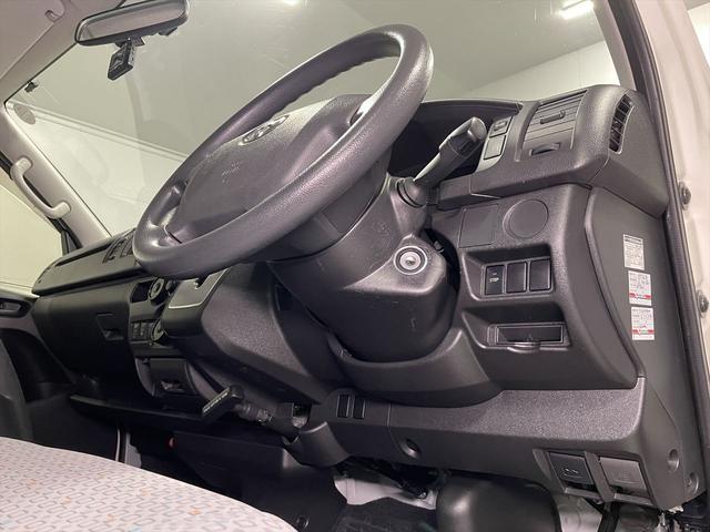 ハイエースコミューター 福祉車両・電動リフター・4台積・9人乗・走行58千K・Dタイプ・ワンオーナー・TV・ナビ・Bモニター・左オートステップ・アシストグリップ・キーレス・電動車イス固定装置4台・セカンドシート折り畳み仕様(40枚目)