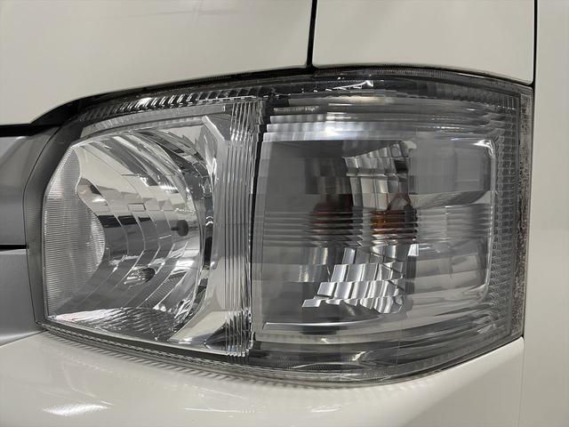 ハイエースコミューター 福祉車両・電動リフター・4台積・9人乗・走行58千K・Dタイプ・ワンオーナー・TV・ナビ・Bモニター・左オートステップ・アシストグリップ・キーレス・電動車イス固定装置4台・セカンドシート折り畳み仕様(42枚目)