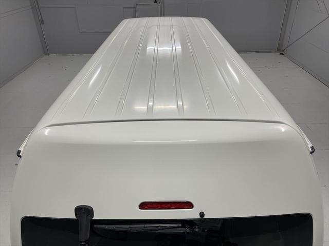 ハイエースコミューター 福祉車両・電動リフター・4台積・9人乗・走行58千K・Dタイプ・ワンオーナー・TV・ナビ・Bモニター・左オートステップ・アシストグリップ・キーレス・電動車イス固定装置4台・セカンドシート折り畳み仕様(46枚目)