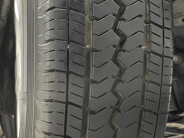 ハイエースコミューター 福祉車両・電動リフター・4台積・9人乗・走行58千K・Dタイプ・ワンオーナー・TV・ナビ・Bモニター・左オートステップ・アシストグリップ・キーレス・電動車イス固定装置4台・セカンドシート折り畳み仕様(55枚目)