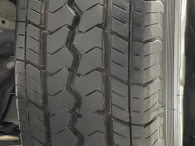 ハイエースコミューター 福祉車両・電動リフター・4台積・9人乗・走行58千K・Dタイプ・ワンオーナー・TV・ナビ・Bモニター・左オートステップ・アシストグリップ・キーレス・電動車イス固定装置4台・セカンドシート折り畳み仕様(56枚目)