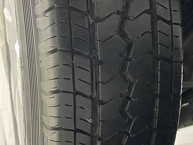 ハイエースコミューター 福祉車両・電動リフター・4台積・9人乗・走行58千K・Dタイプ・ワンオーナー・TV・ナビ・Bモニター・左オートステップ・アシストグリップ・キーレス・電動車イス固定装置4台・セカンドシート折り畳み仕様(59枚目)