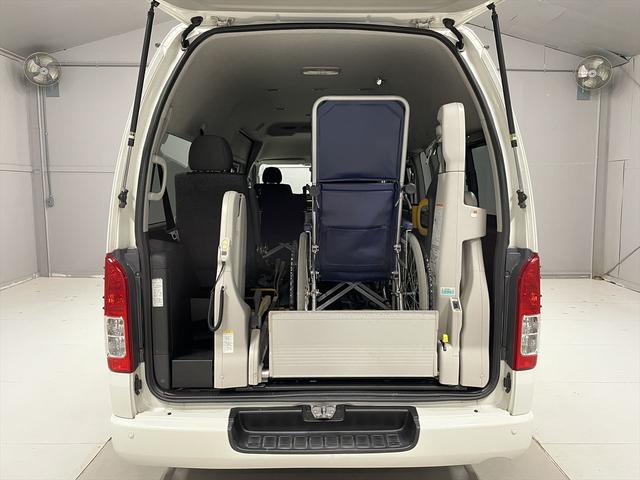 ハイエースコミューター 福祉車両・電動リフター・4台積・9人乗・Dタイプ・ストレッチャー固定バー付・点滴フック付・左オートステップ・アシストグリップ・CDオーディオ・ラッシングベルト・電動車イス固定装置4台・キーレス(5枚目)