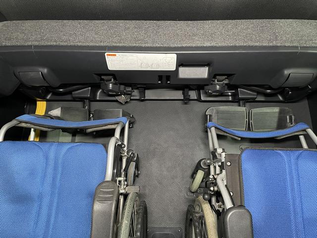 ハイエースコミューター 福祉車両・電動リフター・4台積・9人乗・Dタイプ・ストレッチャー固定バー付・点滴フック付・左オートステップ・アシストグリップ・CDオーディオ・ラッシングベルト・電動車イス固定装置4台・キーレス(15枚目)