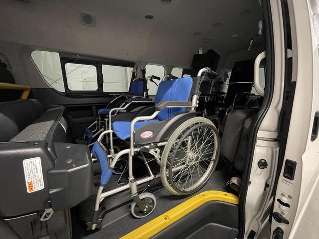 ハイエースコミューター 福祉車両・電動リフター・4台積・9人乗・Dタイプ・ストレッチャー固定バー付・点滴フック付・左オートステップ・アシストグリップ・CDオーディオ・ラッシングベルト・電動車イス固定装置4台・キーレス(19枚目)