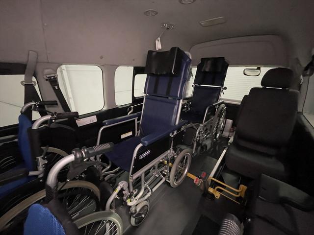 ハイエースコミューター 福祉車両・電動リフター・4台積・9人乗・Dタイプ・ストレッチャー固定バー付・点滴フック付・左オートステップ・アシストグリップ・CDオーディオ・ラッシングベルト・電動車イス固定装置4台・キーレス(21枚目)