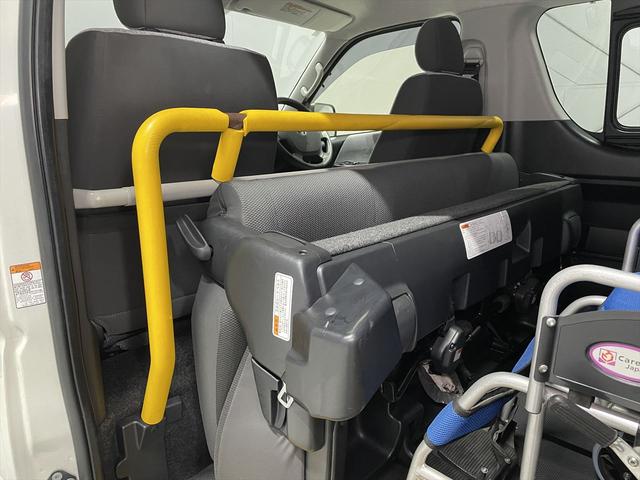 ハイエースコミューター 福祉車両・電動リフター・4台積・9人乗・Dタイプ・ストレッチャー固定バー付・点滴フック付・左オートステップ・アシストグリップ・CDオーディオ・ラッシングベルト・電動車イス固定装置4台・キーレス(23枚目)