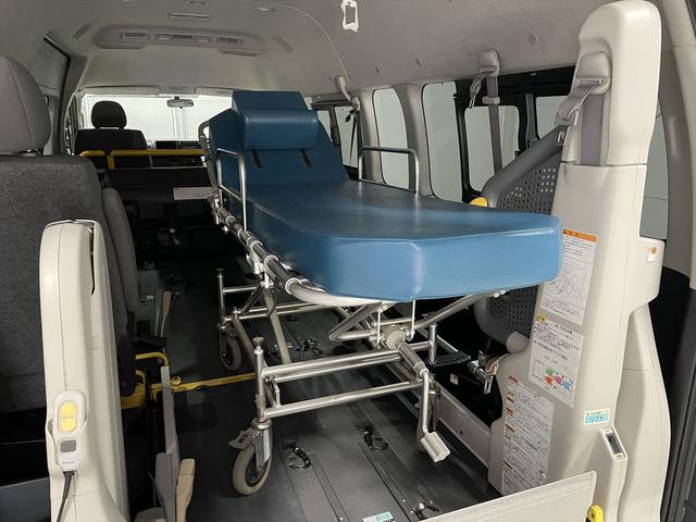 ハイエースコミューター 福祉車両・電動リフター・4台積・9人乗・Dタイプ・ストレッチャー固定バー付・点滴フック付・左オートステップ・アシストグリップ・CDオーディオ・ラッシングベルト・電動車イス固定装置4台・キーレス(30枚目)