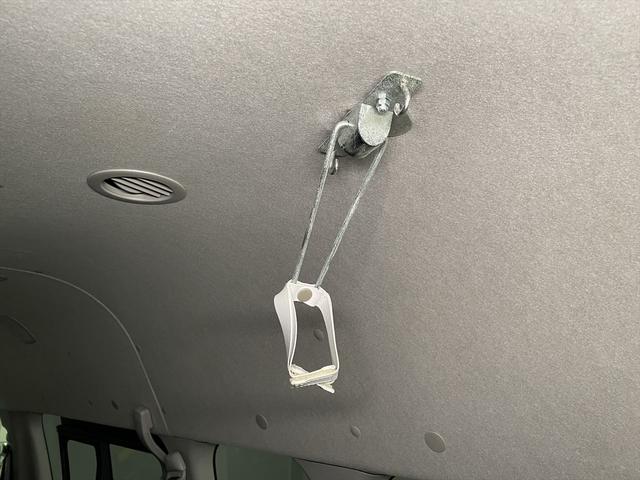 ハイエースコミューター 福祉車両・電動リフター・4台積・9人乗・Dタイプ・ストレッチャー固定バー付・点滴フック付・左オートステップ・アシストグリップ・CDオーディオ・ラッシングベルト・電動車イス固定装置4台・キーレス(33枚目)