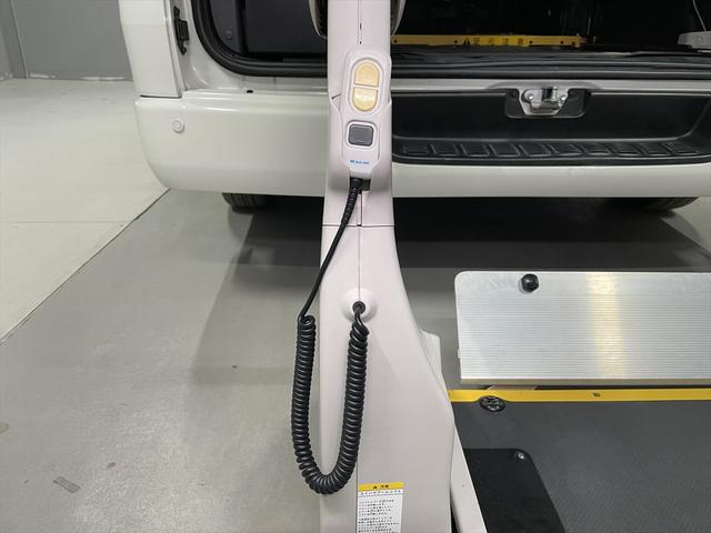 ハイエースコミューター 福祉車両・電動リフター・4台積・9人乗・Dタイプ・ストレッチャー固定バー付・点滴フック付・左オートステップ・アシストグリップ・CDオーディオ・ラッシングベルト・電動車イス固定装置4台・キーレス(34枚目)