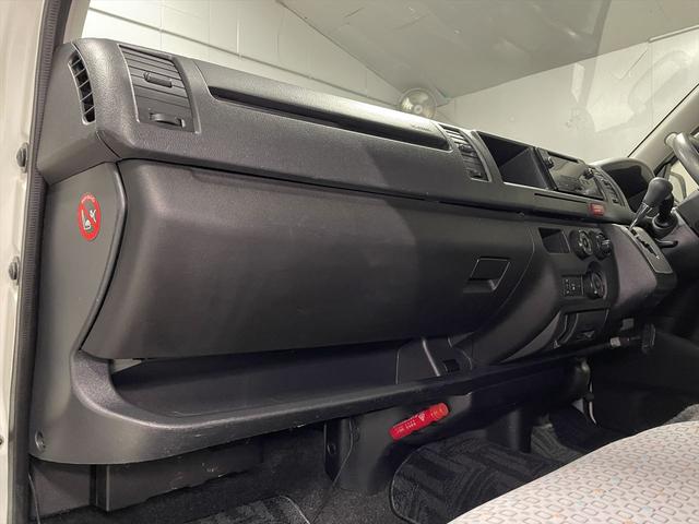 ハイエースコミューター 福祉車両・電動リフター・4台積・9人乗・Dタイプ・ストレッチャー固定バー付・点滴フック付・左オートステップ・アシストグリップ・CDオーディオ・ラッシングベルト・電動車イス固定装置4台・キーレス(40枚目)