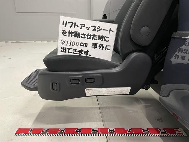 エスティマハイブリッド 　アエラス　福祉車両・後席リフトＵＰシート・７人乗・走行６５千Ｋ・４ＷＤ・ハイブリッド・左右電動スライドドア・ＴＶ・ナビ・Ｂカメラ・純正アルミ・プッシュスタート・スマートキー・パワーシート・リモコン（7枚目）