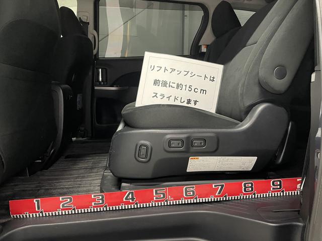 エスティマハイブリッド 　アエラス　福祉車両・後席リフトＵＰシート・７人乗・走行６５千Ｋ・４ＷＤ・ハイブリッド・左右電動スライドドア・ＴＶ・ナビ・Ｂカメラ・純正アルミ・プッシュスタート・スマートキー・パワーシート・リモコン（11枚目）
