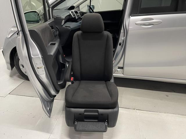 フリード 　１．５Ｇ　福祉車両・助手席リフトＵＰシート・６人乗・走行１６千Ｋ・左電動スライドドア・ＣＤオーディオ・左右スライドドア・キーレス・リモコン・折り畳み車イス固定ネット・左右ＳＤ・純正ＨＩＤヘッドライト（3枚目）