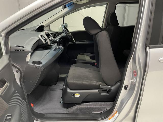 フリード 　１．５Ｇ　福祉車両・助手席リフトＵＰシート・６人乗・走行１６千Ｋ・左電動スライドドア・ＣＤオーディオ・左右スライドドア・キーレス・リモコン・折り畳み車イス固定ネット・左右ＳＤ・純正ＨＩＤヘッドライト（13枚目）