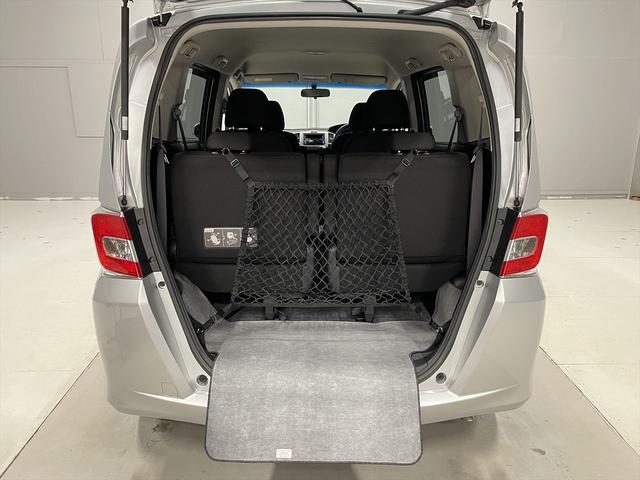 フリード 　１．５Ｇ　福祉車両・助手席リフトＵＰシート・６人乗・走行１６千Ｋ・左電動スライドドア・ＣＤオーディオ・左右スライドドア・キーレス・リモコン・折り畳み車イス固定ネット・左右ＳＤ・純正ＨＩＤヘッドライト（15枚目）