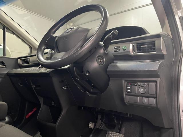 フリード 　１．５Ｇ　福祉車両・助手席リフトＵＰシート・６人乗・走行１６千Ｋ・左電動スライドドア・ＣＤオーディオ・左右スライドドア・キーレス・リモコン・折り畳み車イス固定ネット・左右ＳＤ・純正ＨＩＤヘッドライト（27枚目）