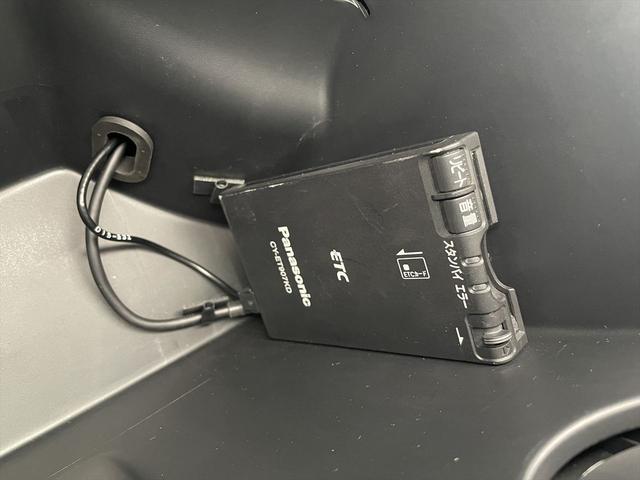 フリード 　１．５Ｇ　福祉車両・助手席リフトＵＰシート・６人乗・走行１６千Ｋ・左電動スライドドア・ＣＤオーディオ・左右スライドドア・キーレス・リモコン・折り畳み車イス固定ネット・左右ＳＤ・純正ＨＩＤヘッドライト（32枚目）