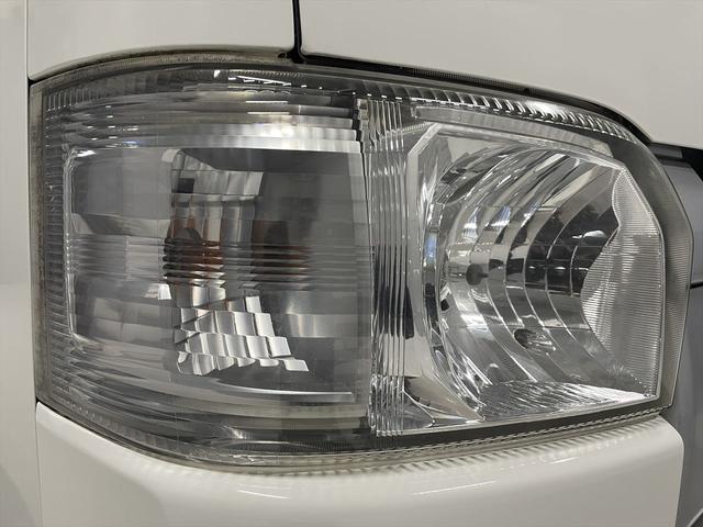 レジアスエースバン 　福祉車両・電動リフター・２台積・１０人乗・走行６０千Ｋ・Ｂタイプ・ストレッチャー固定バー・点滴フック・左オートステップ・アシストグリップ・ラジオ・電動車イス固定装置２台・車椅子収納スペース（45枚目）