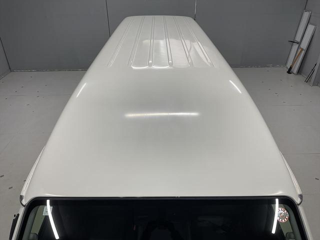 レジアスエースバン 　福祉車両・電動リフター・２台積・１０人乗・走行６０千Ｋ・Ｂタイプ・ストレッチャー固定バー・点滴フック・左オートステップ・アシストグリップ・ラジオ・電動車イス固定装置２台・車椅子収納スペース（51枚目）