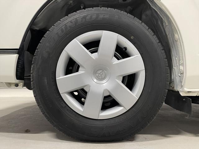 レジアスエースバン 　福祉車両・電動リフター・２台積・１０人乗・走行６０千Ｋ・Ｂタイプ・ストレッチャー固定バー・点滴フック・左オートステップ・アシストグリップ・ラジオ・電動車イス固定装置２台・車椅子収納スペース（54枚目）