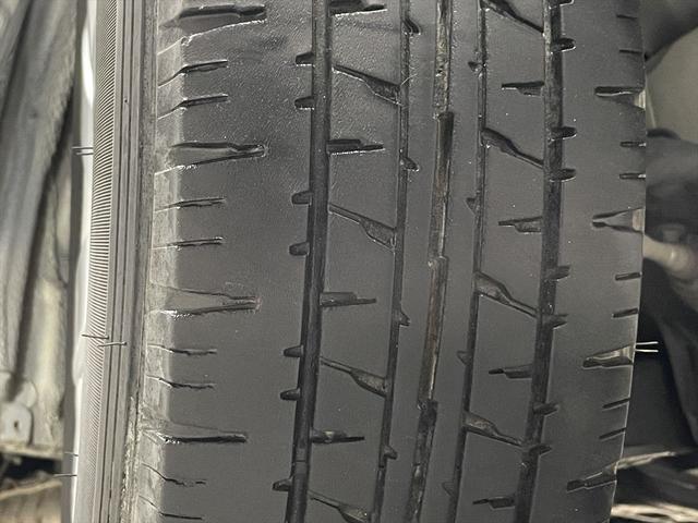 レジアスエースバン 　福祉車両・電動リフター・２台積・１０人乗・走行６０千Ｋ・Ｂタイプ・ストレッチャー固定バー・点滴フック・左オートステップ・アシストグリップ・ラジオ・電動車イス固定装置２台・車椅子収納スペース（58枚目）