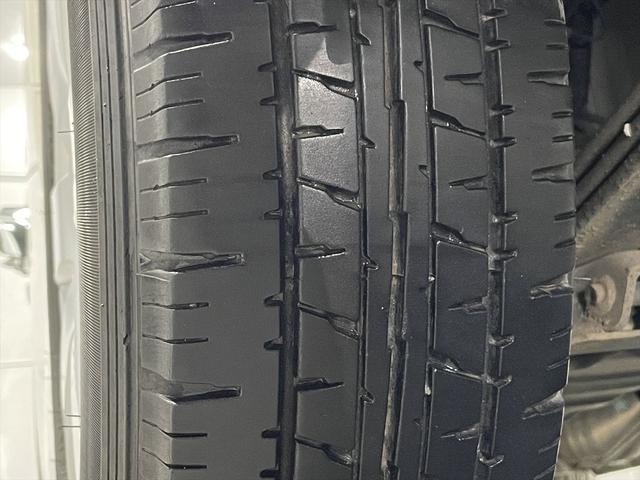 レジアスエースバン 　福祉車両・電動リフター・２台積・１０人乗・走行６０千Ｋ・Ｂタイプ・ストレッチャー固定バー・点滴フック・左オートステップ・アシストグリップ・ラジオ・電動車イス固定装置２台・車椅子収納スペース（59枚目）