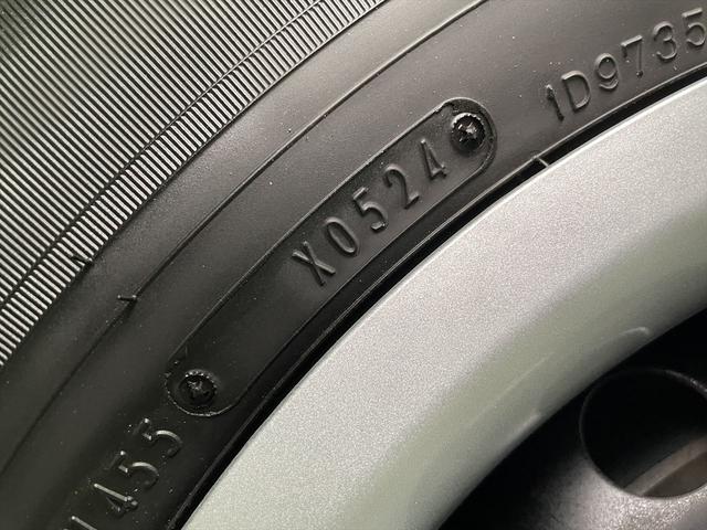 レジアスエースバン 　福祉車両・電動リフター・２台積・１０人乗・走行６０千Ｋ・Ｂタイプ・ストレッチャー固定バー・点滴フック・左オートステップ・アシストグリップ・ラジオ・電動車イス固定装置２台・車椅子収納スペース（63枚目）