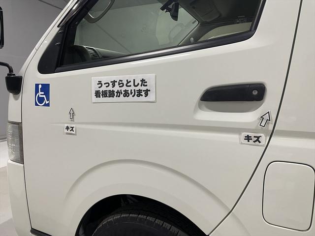 レジアスエースバン 　福祉車両・電動リフター・２台積・１０人乗・走行６０千Ｋ・Ｂタイプ・ストレッチャー固定バー・点滴フック・左オートステップ・アシストグリップ・ラジオ・電動車イス固定装置２台・車椅子収納スペース（68枚目）