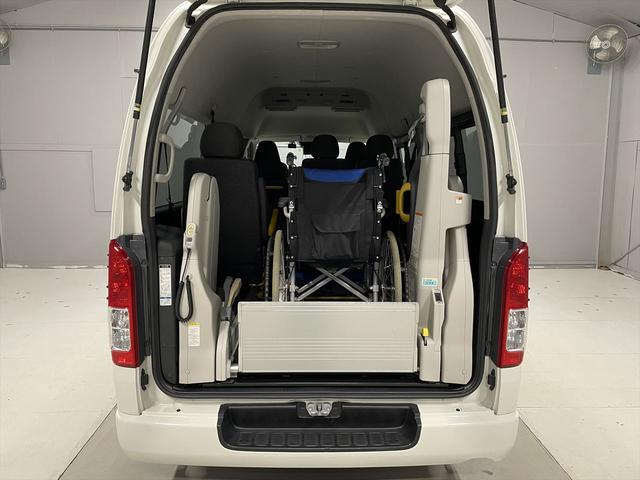 ハイエースバン 　福祉車両・電動リフター・２台積・１０人乗・走行６１千Ｋ・Ｂタイプ・トヨタセーフティセンス・左オートステップ・Ｂカメラ・ドラレコ・アシストグリップ・キーレス・ラジオ・ストレッチャー乗車カノウ（5枚目）