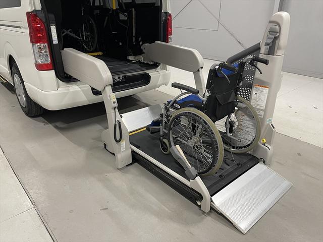 ハイエースバン 　福祉車両・電動リフター・２台積・１０人乗・走行６１千Ｋ・Ｂタイプ・トヨタセーフティセンス・左オートステップ・Ｂカメラ・ドラレコ・アシストグリップ・キーレス・ラジオ・ストレッチャー乗車カノウ（9枚目）
