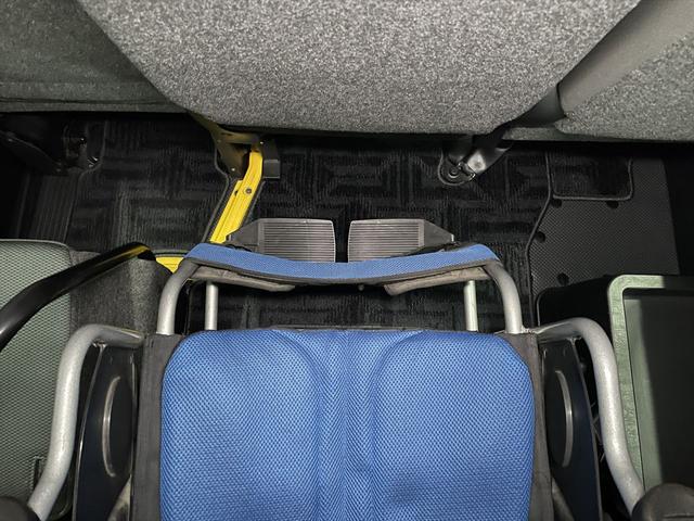 ハイエースバン 　福祉車両・電動リフター・２台積・１０人乗・走行６１千Ｋ・Ｂタイプ・トヨタセーフティセンス・左オートステップ・Ｂカメラ・ドラレコ・アシストグリップ・キーレス・ラジオ・ストレッチャー乗車カノウ（15枚目）