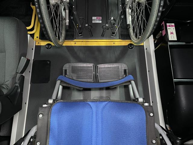 ハイエースバン 　福祉車両・電動リフター・２台積・１０人乗・走行６１千Ｋ・Ｂタイプ・トヨタセーフティセンス・左オートステップ・Ｂカメラ・ドラレコ・アシストグリップ・キーレス・ラジオ・ストレッチャー乗車カノウ（17枚目）
